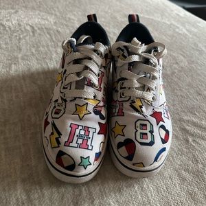 Heely’s kids size 3.